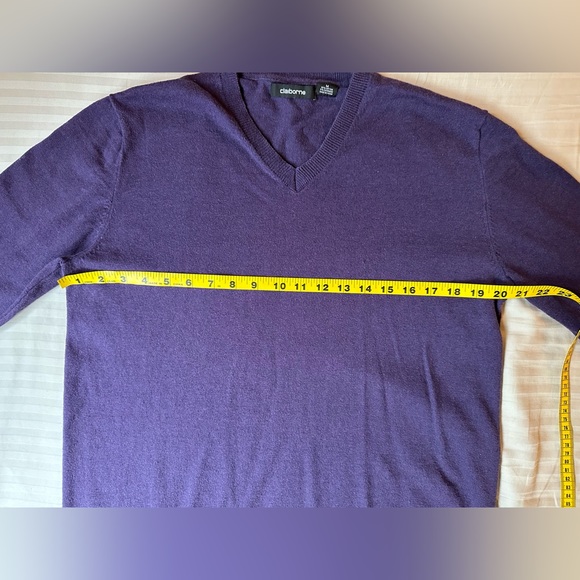 Claiborne•men’s long sleeve v-neck pullover sweater•medium•purple•cotton blend - Picture 5 of 9
